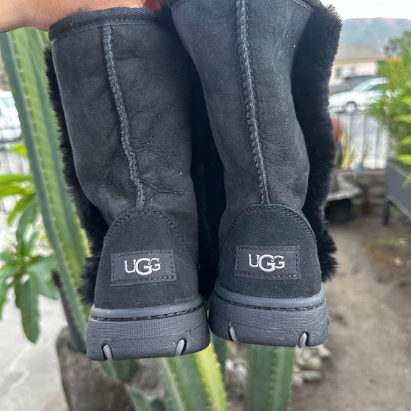 UGG SUNBURST SHORT BLACK SHEARLING BOOTS US #6 - Picture 2 of 6